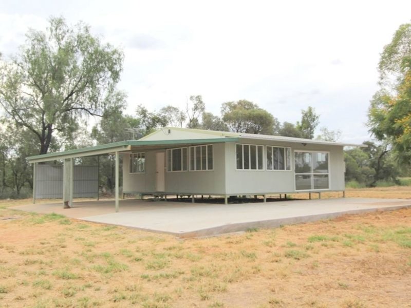 Photo - 2 Windmill Lane, Emerald QLD 4720 - Image 2