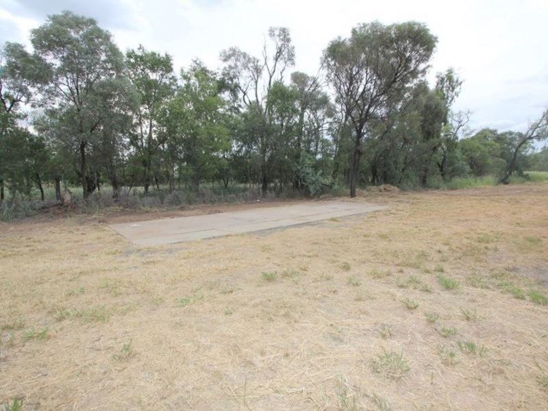 Photo - 2 Windmill Lane, Emerald QLD 4720 - Image 12