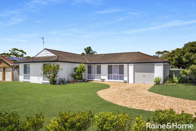 2 Woolstencraft Street, Shoalhaven Heads NSW 2535