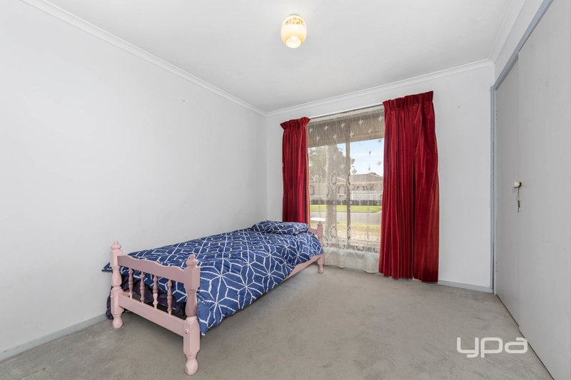 Photo - 2 Wyvern Walk, Kings Park VIC 3021 - Image 9