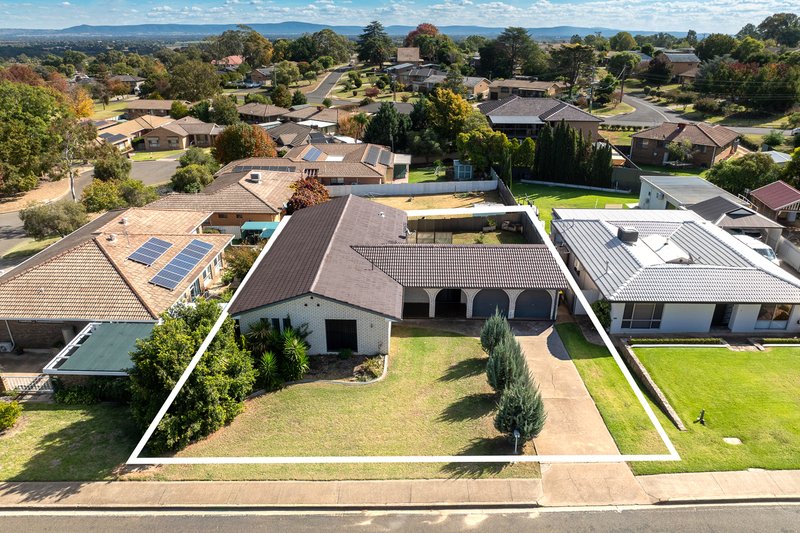 Photo - 2 Yaldara Crescent, Cowra NSW 2794 - Image 1