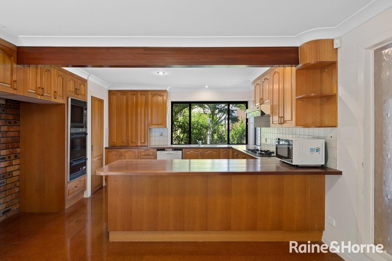 Photo - 2 Yanum Place, Chapel Hill QLD 4069 - Image 6