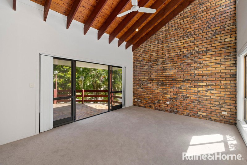 Photo - 2 Yanum Place, Chapel Hill QLD 4069 - Image 8