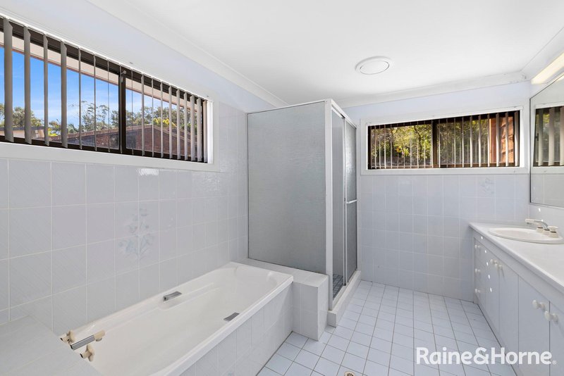 Photo - 2 Yanum Place, Chapel Hill QLD 4069 - Image 10