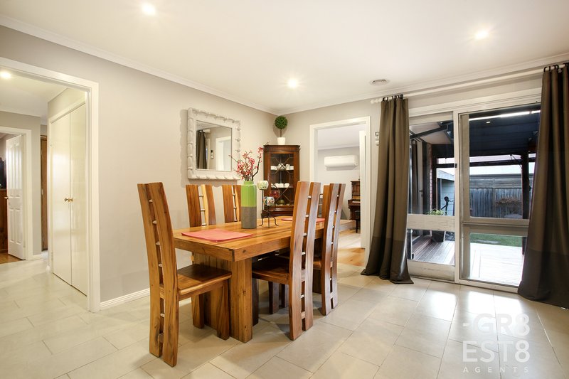 Photo - 2 Yarrow Court, Berwick VIC 3806 - Image 6