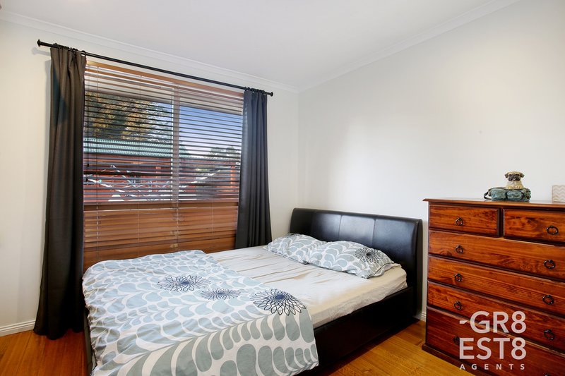 Photo - 2 Yarrow Court, Berwick VIC 3806 - Image 7