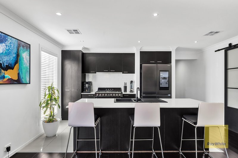 Photo - 2 Yates Avenue, Truganina VIC 3029 - Image 7