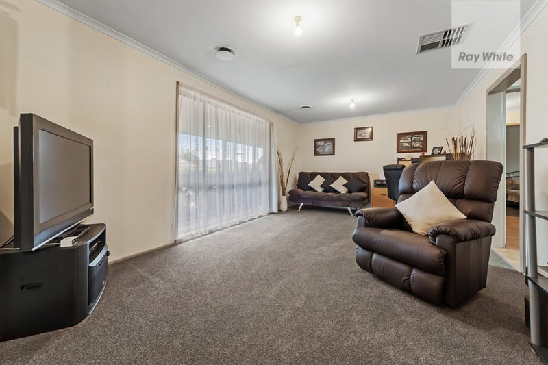 Photo - 2 Yatton Place, Craigieburn VIC 3064 - Image 2