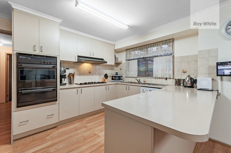 Photo - 2 Yatton Place, Craigieburn VIC 3064 - Image 3