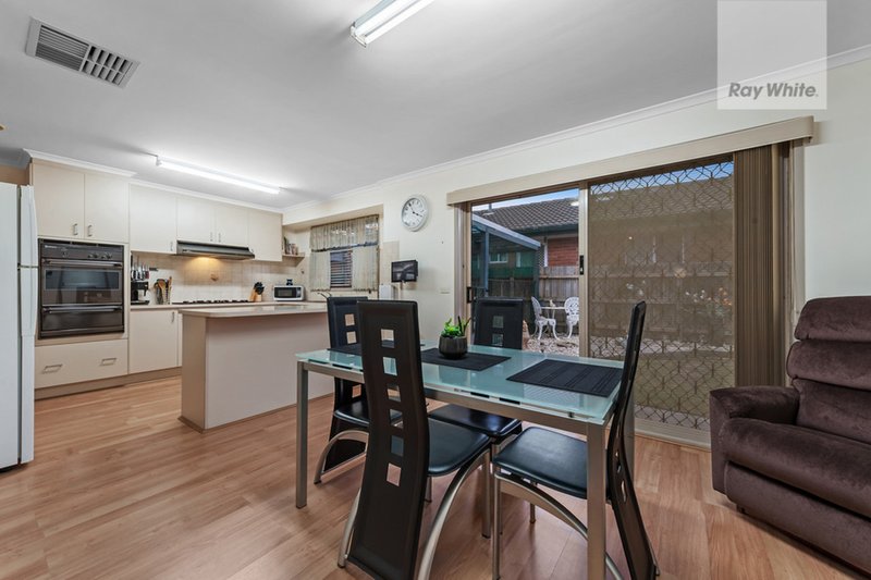 Photo - 2 Yatton Place, Craigieburn VIC 3064 - Image 5