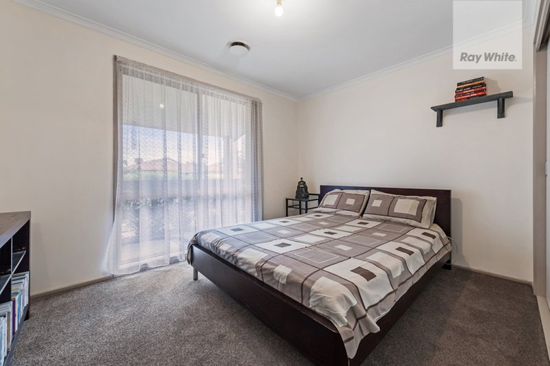 Photo - 2 Yatton Place, Craigieburn VIC 3064 - Image 7