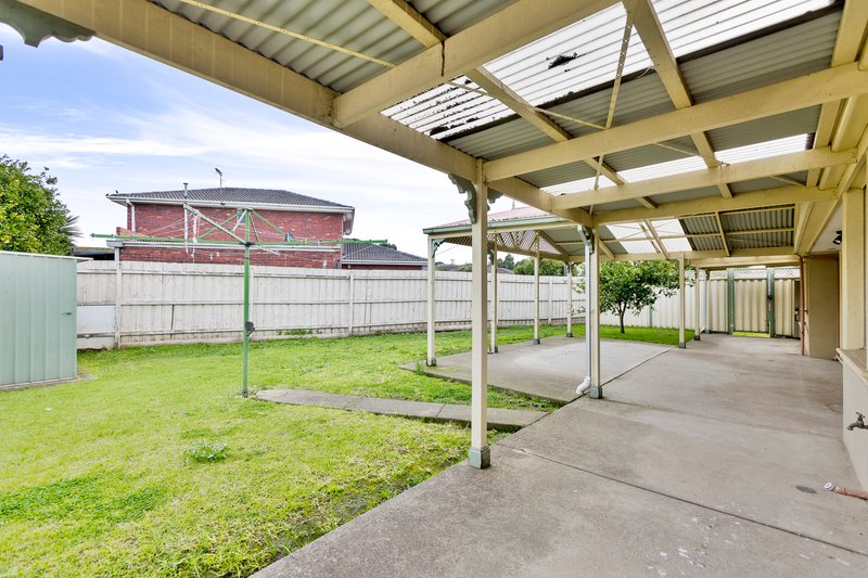 Photo - 2 Yorkshire Court, Epping VIC 3076 - Image 3