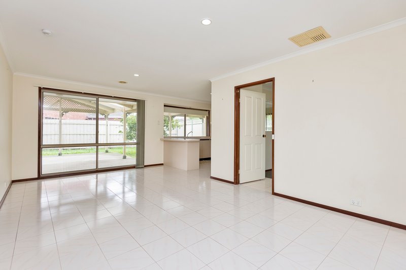 Photo - 2 Yorkshire Court, Epping VIC 3076 - Image 6