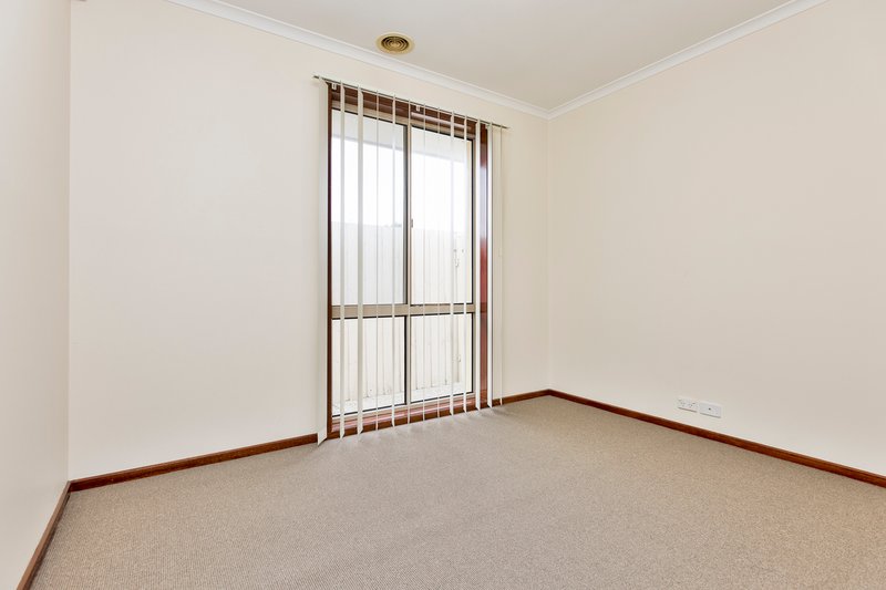 Photo - 2 Yorkshire Court, Epping VIC 3076 - Image 8