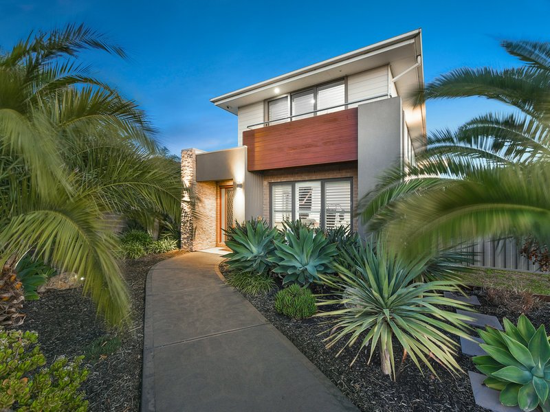 2 Yorkshire Drive, Cranbourne North VIC 3977