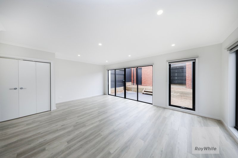 Photo - 2 Zenith Walk, Greenvale VIC 3059 - Image 5