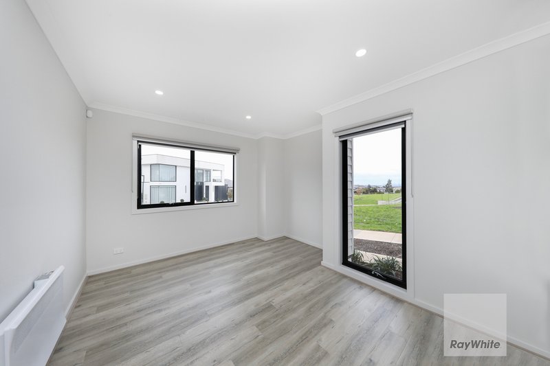 Photo - 2 Zenith Walk, Greenvale VIC 3059 - Image 8