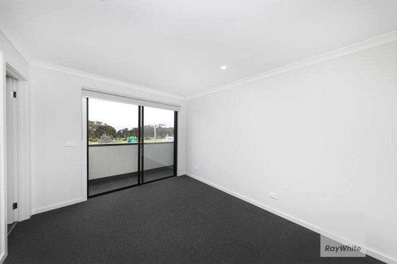Photo - 2 Zenith Walk, Greenvale VIC 3059 - Image 9