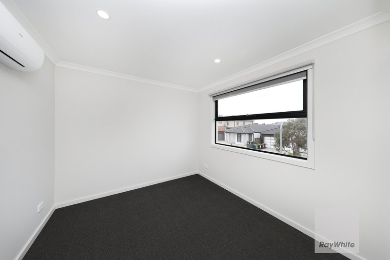 Photo - 2 Zenith Walk, Greenvale VIC 3059 - Image 12