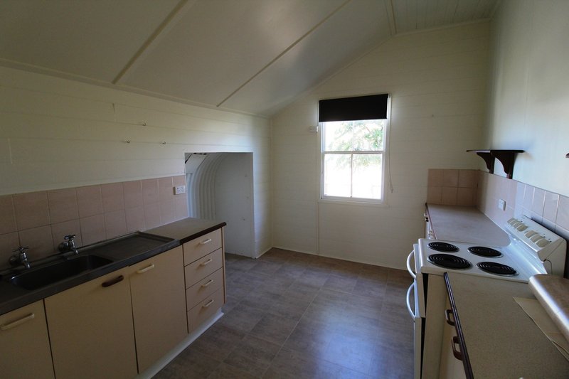 Photo - 20 Abbotsford Street, Toogoolawah QLD 4313 - Image 2