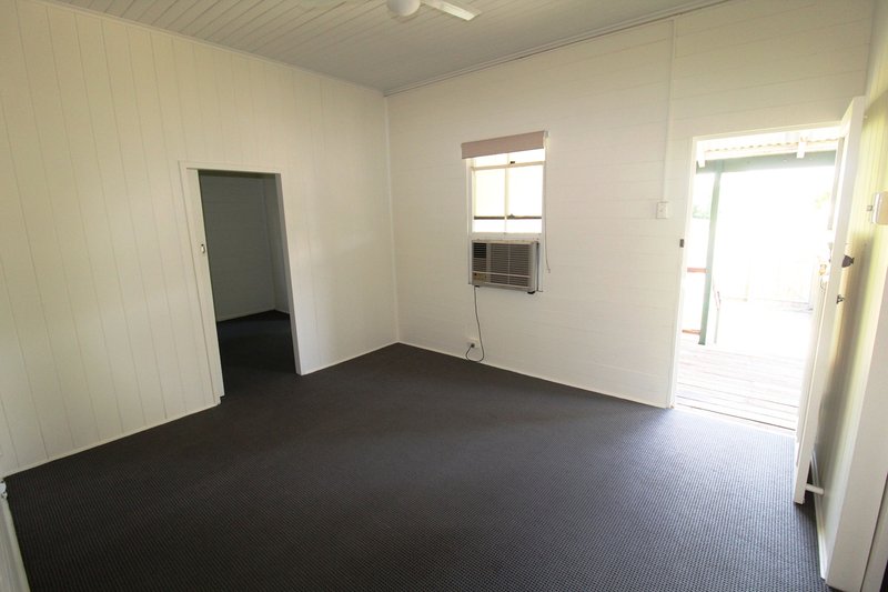 Photo - 20 Abbotsford Street, Toogoolawah QLD 4313 - Image 4