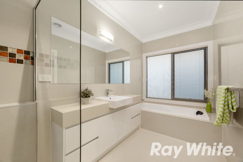 Photo - 20 Aitchison Court, Glen Waverley VIC 3150 - Image 5