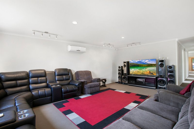 Photo - 20 Alder Way, Cranbourne VIC 3977 - Image 3