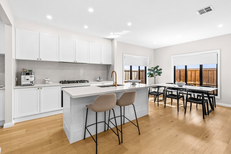 Photo - 20 Alkington Way, Werribee VIC 3030 - Image 5