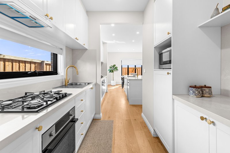 Photo - 20 Alkington Way, Werribee VIC 3030 - Image 6