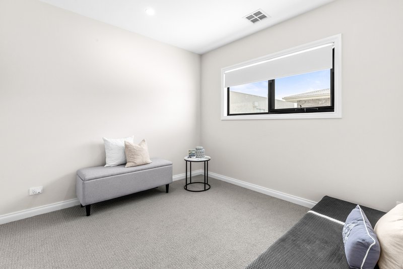Photo - 20 Alkington Way, Werribee VIC 3030 - Image 17