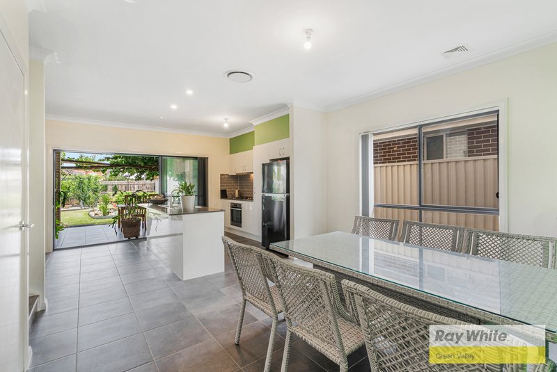 Photo - 20 Alpine Place, Carnes Hill NSW 2171 - Image 5