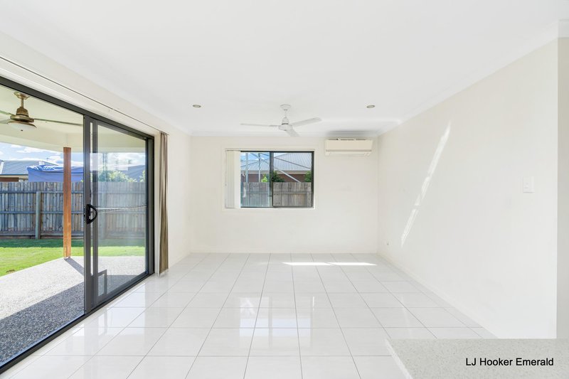 Photo - 20 Amber Street, Emerald QLD 4720 - Image 7