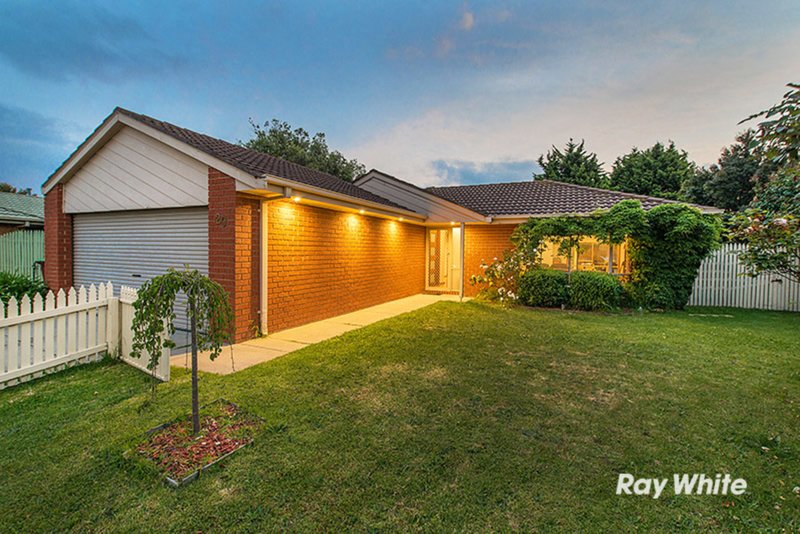 20 Andrea Crescent, Cranbourne North VIC 3977