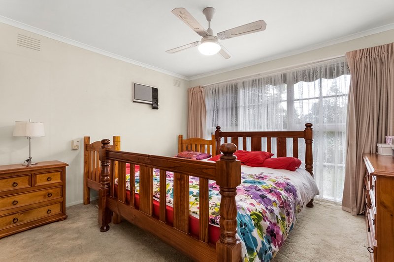 Photo - 20 Annandale Crescent, Glen Waverley VIC 3150 - Image 5