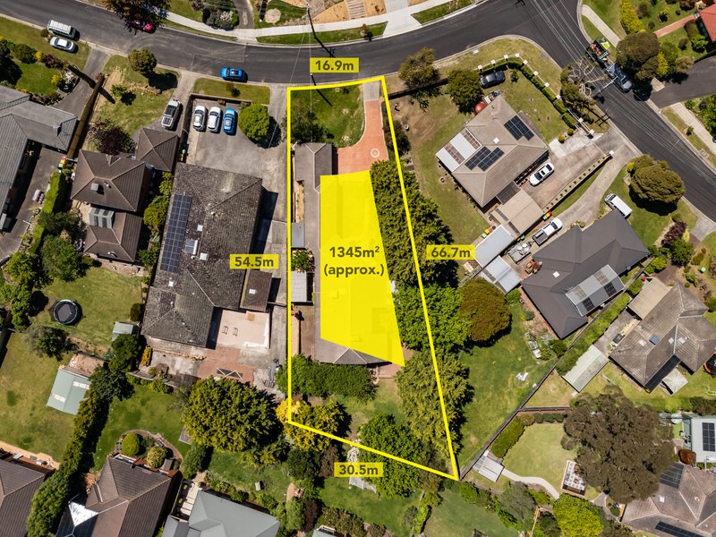 Photo - 20 Anthony Drive, Chirnside Park VIC 3116 - Image 13