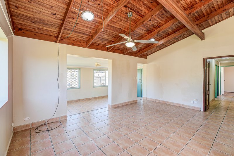 Photo - 20 Ash Street, Marsden QLD 4132 - Image 4