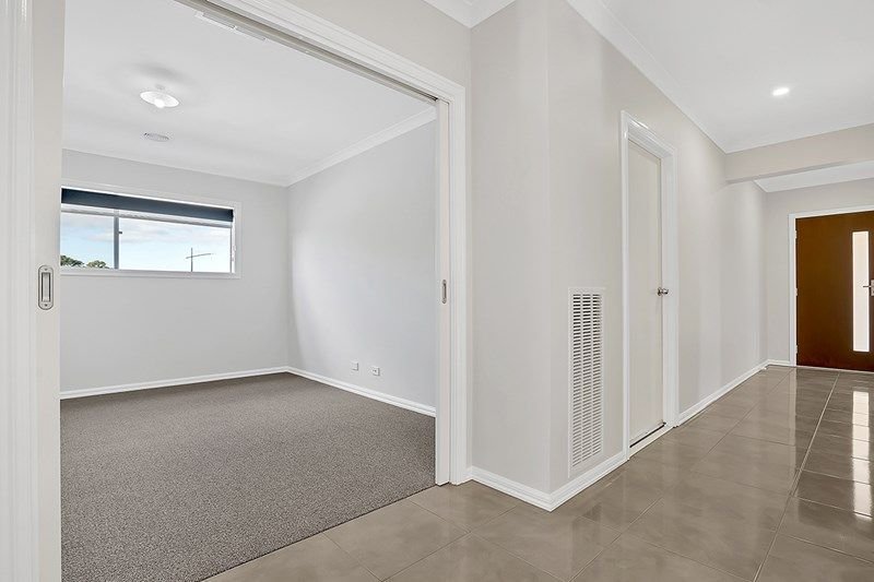 Photo - 20 Ashbourne Boulevard, Donnybrook VIC 3064 - Image 6