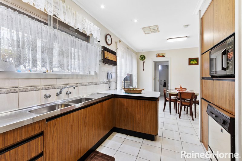 Photo - 20 Austin Street, St Albans VIC 3021 - Image 5