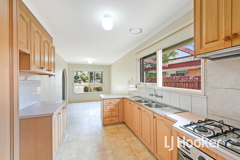 Photo - 20 Averne Street, Cranbourne VIC 3977 - Image 3