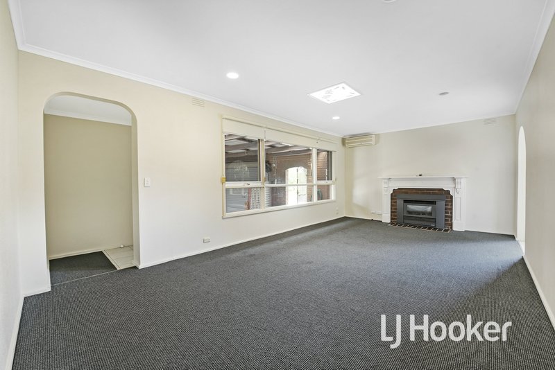 Photo - 20 Averne Street, Cranbourne VIC 3977 - Image 5