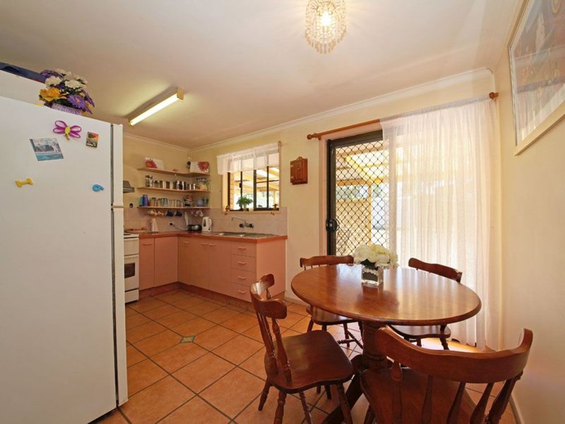 Photo - 20 Azalea Court, Kallangur QLD 4503 - Image 5