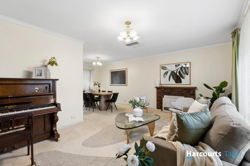 Photo - 20 Banket Street, Huntfield Heights SA 5163 - Image 3