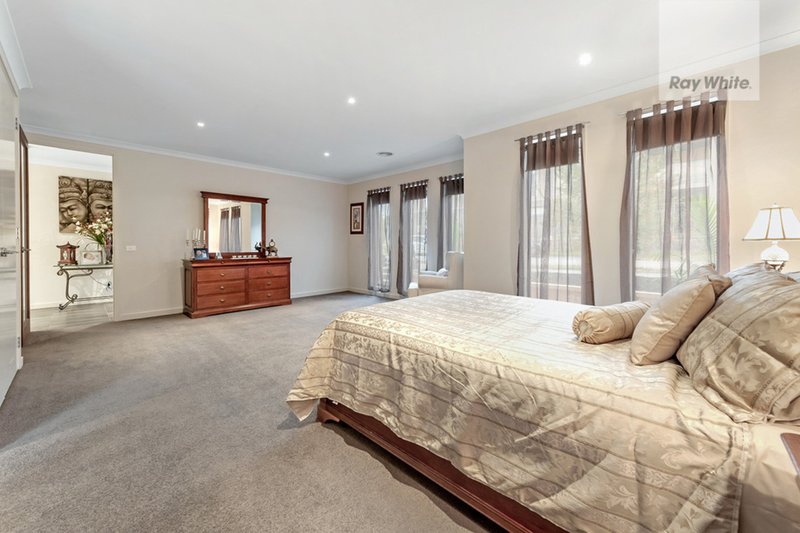 Photo - 20 Baronial Way, Craigieburn VIC 3064 - Image 5