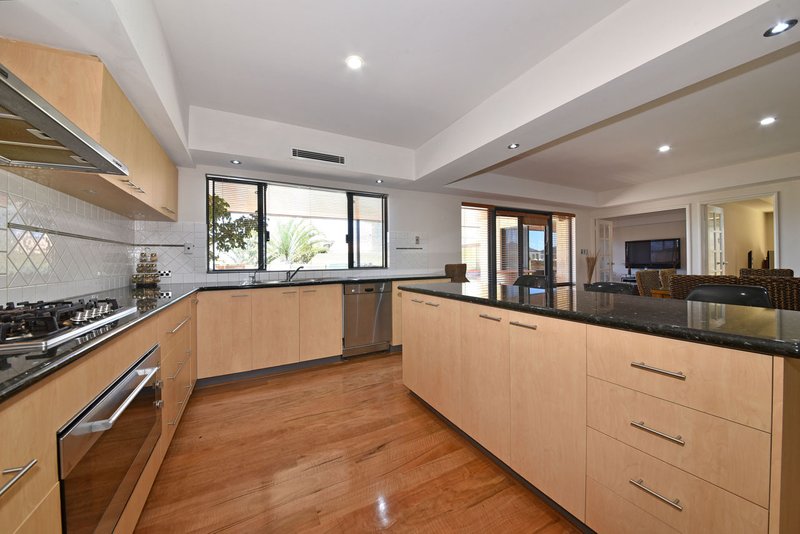 Photo - 20 Baton Rouge Drive, Mindarie WA 6030 - Image 6