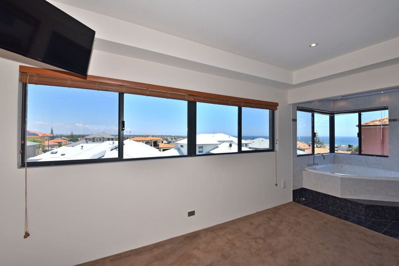 Photo - 20 Baton Rouge Drive, Mindarie WA 6030 - Image 24