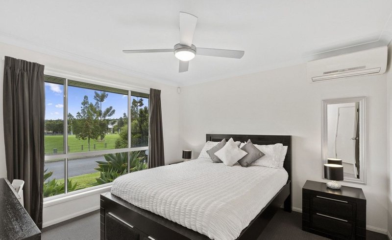 Photo - 20 Bellinger Key, Pacific Pines QLD 4211 - Image 4