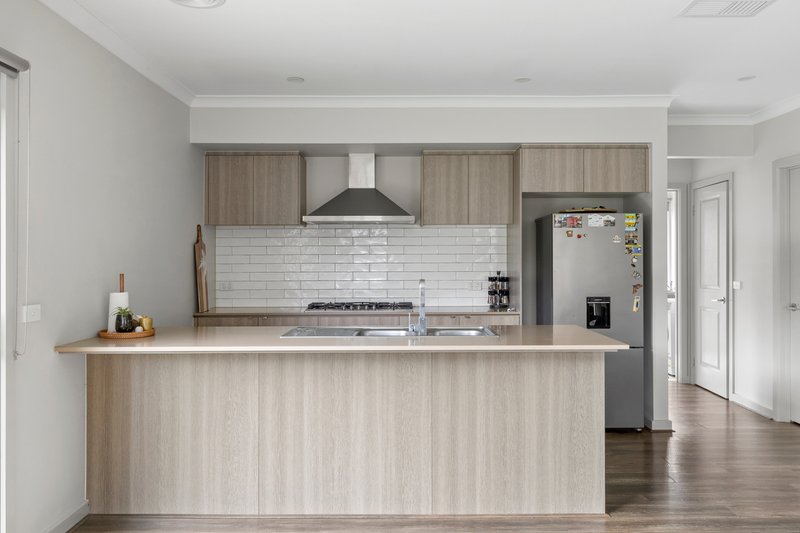 Photo - 20 Bendoc Street, Wollert VIC 3750 - Image 2