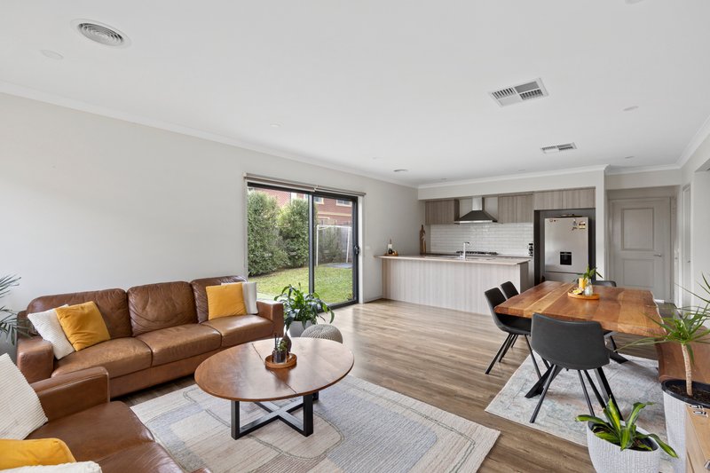 Photo - 20 Bendoc Street, Wollert VIC 3750 - Image 5