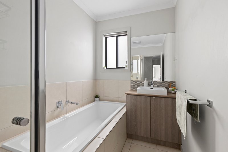 Photo - 20 Bendoc Street, Wollert VIC 3750 - Image 11
