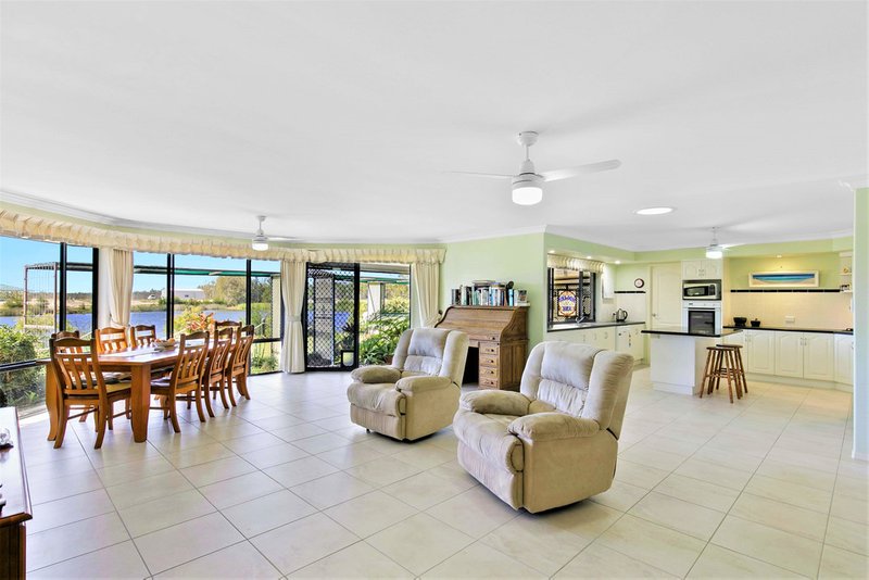 Photo - 20 Bentwood Street, Burrum Heads QLD 4659 - Image 9